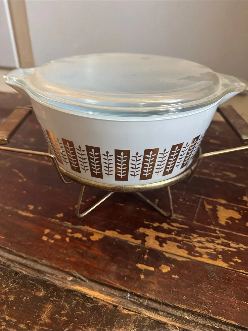 Pyrex! Vintage White Casserole Dish with Brown Wheat Pattern and Glass Lid